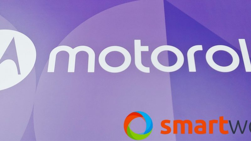 Motorola Neo is shown in these pictures, but one of its cameras wants to make it mysterious (photo)