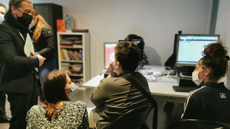 Chevilly-Larue: Computers Against the Digital Divide between Young People in Care