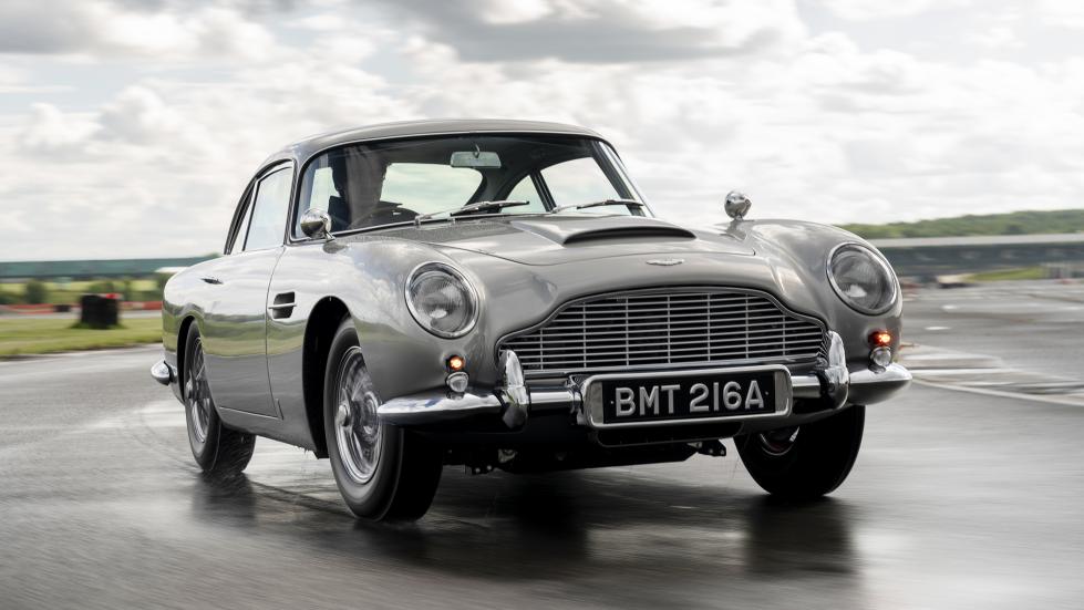 The DB5 remake from Goldfinger is ready, and so are its gadgets