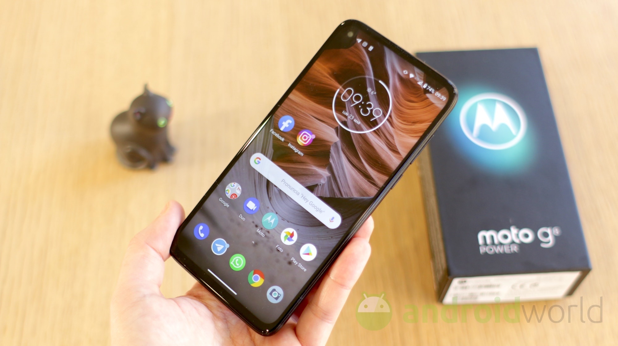 Motorola Moto G8 and G8 Power are starting to get the standard Android 11 update