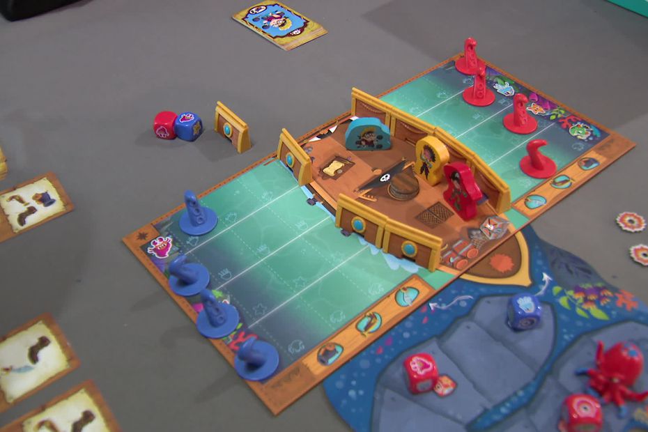 Valence cooperative game to save pirates from a giant octopus