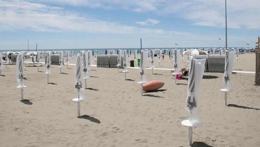 Grato is obliged to pay a service ticket (3 euros) to access the main beach