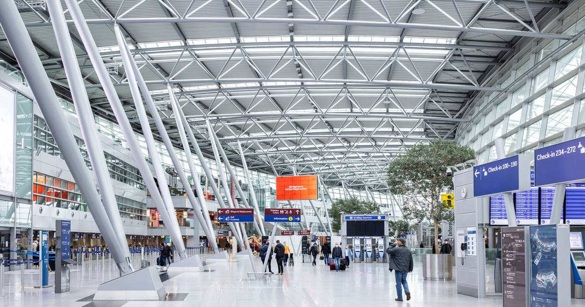 A thief steals from sleeping travelers at Düsseldorf Airport