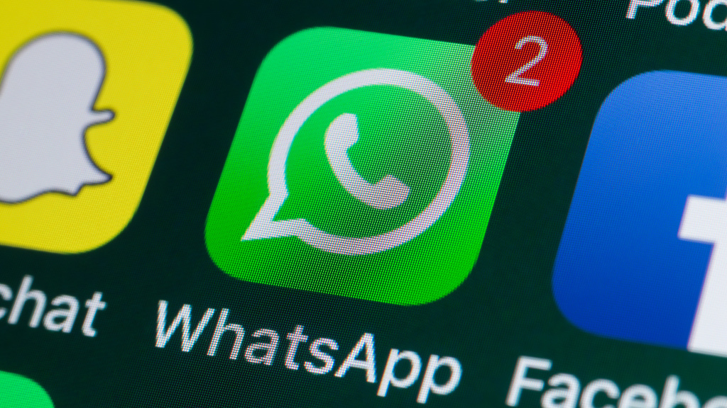 Is WhatsApp threatened with deportation from the Apple App Store?