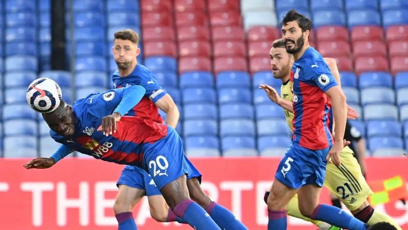 With a new goal in the aerial match, Christian Benteke stands in the clouds