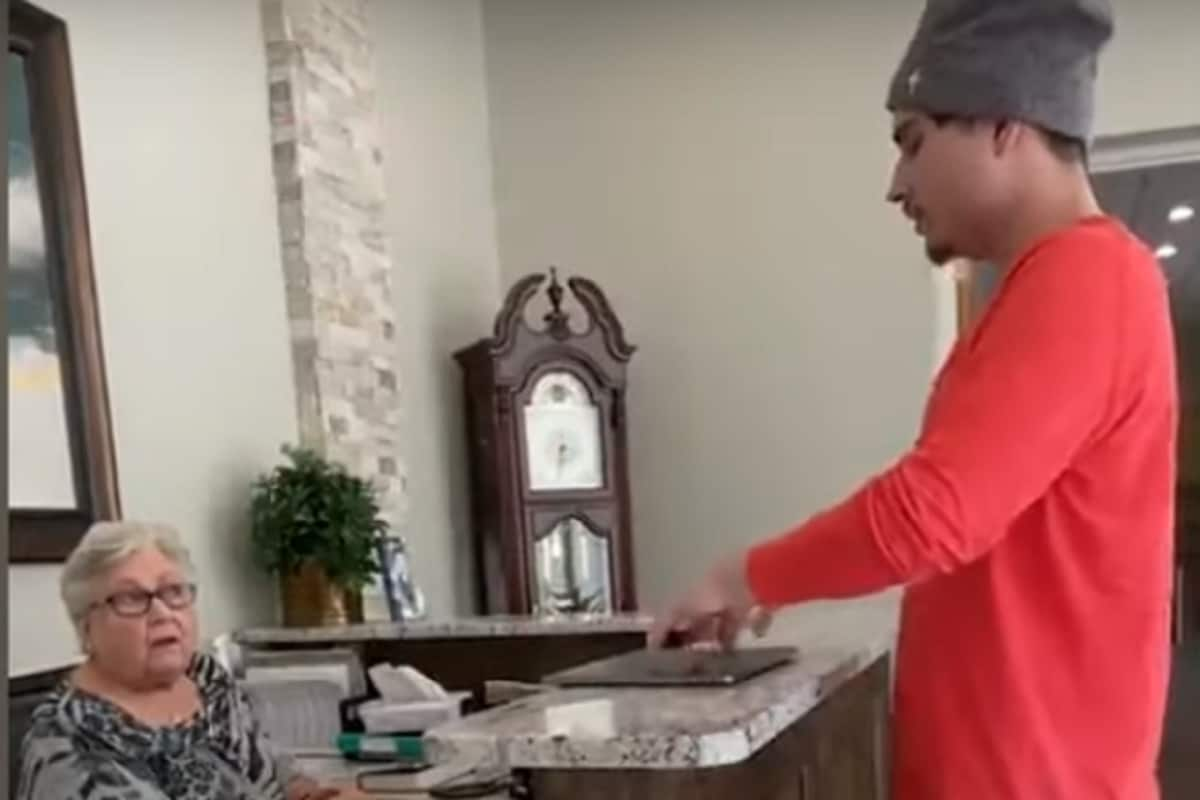 A man tries to organize a funeral for his ‘dead’ laptop, and the video goes viral