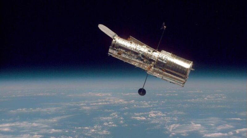 The Hubble telescope is still unresponsive after a week out