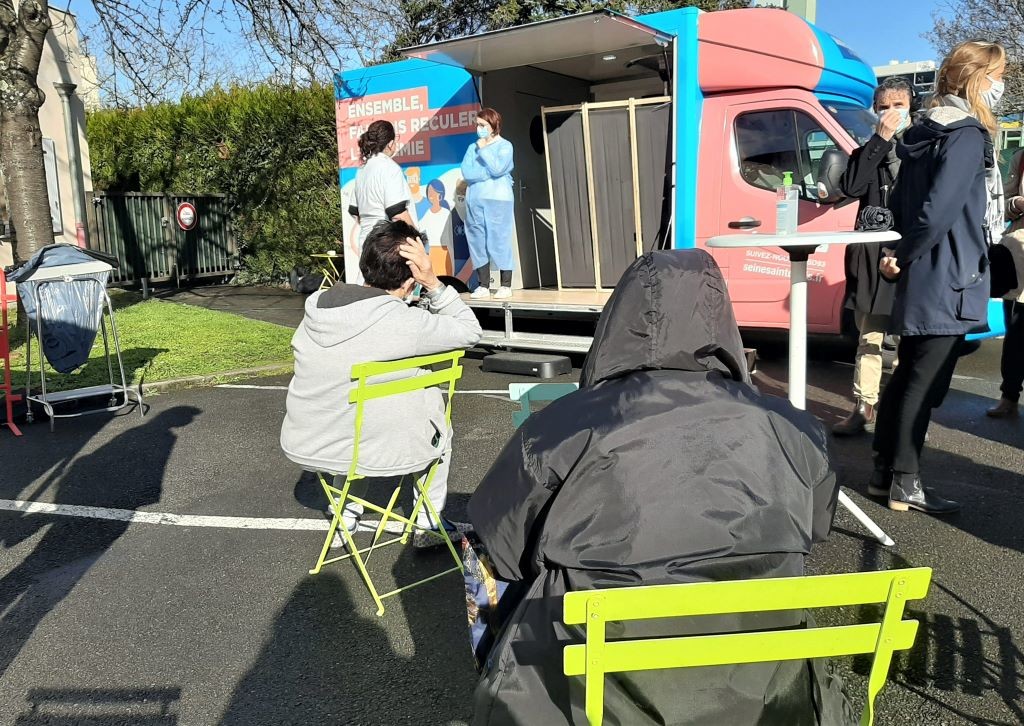 A mobile vaccination center has been installed in front of the town hall of Pierrefitte-sur-Seine