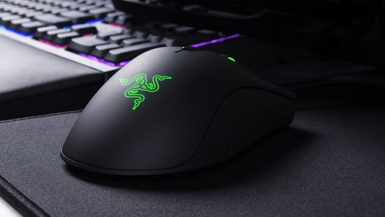 Connecting a Razer mouse is enough to get admin rights