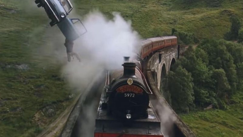 Harry Potter: Hogwarts Express Arrives at Paris Station