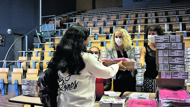 Handing over computers to high school students