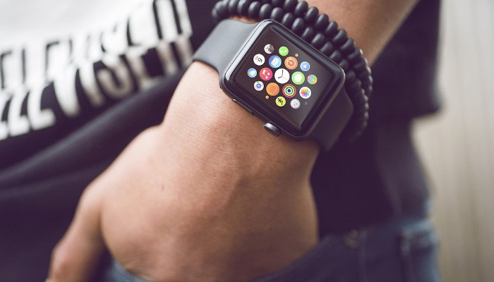 Smartwatch: the main advantages and disadvantages of the popular gadget
