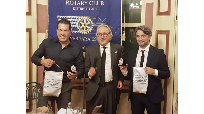 Tacopina’s guest at Rotary Club Ferrara Est gives away Spal T-shirts and gadgets to the lottery