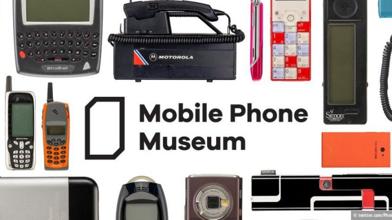 Mobile phone museum with more than 2,000 mobile phones since 1984