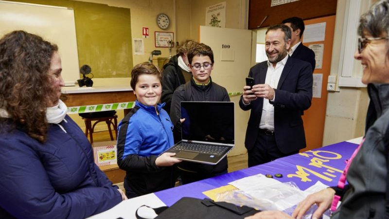 Cahors.  914 students will receive computers