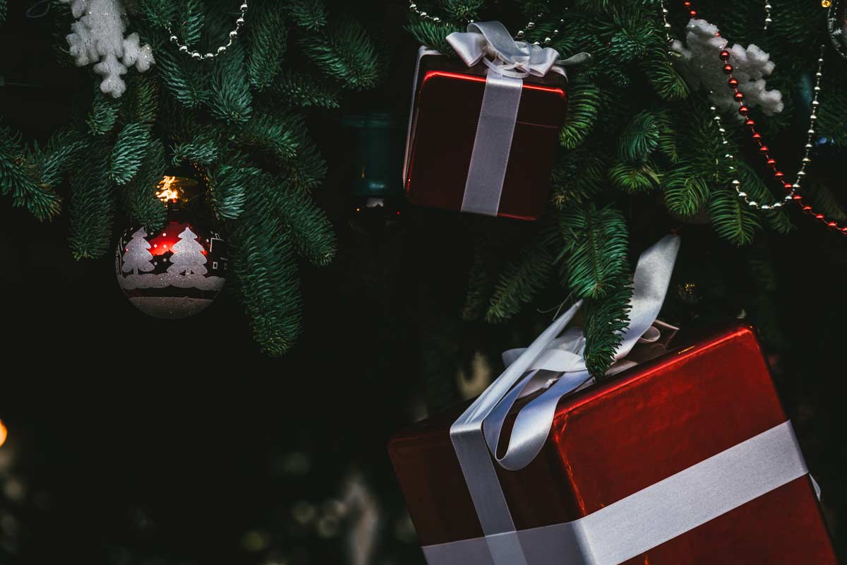 Corporate and Christmas gifts: the importance of corporate tools