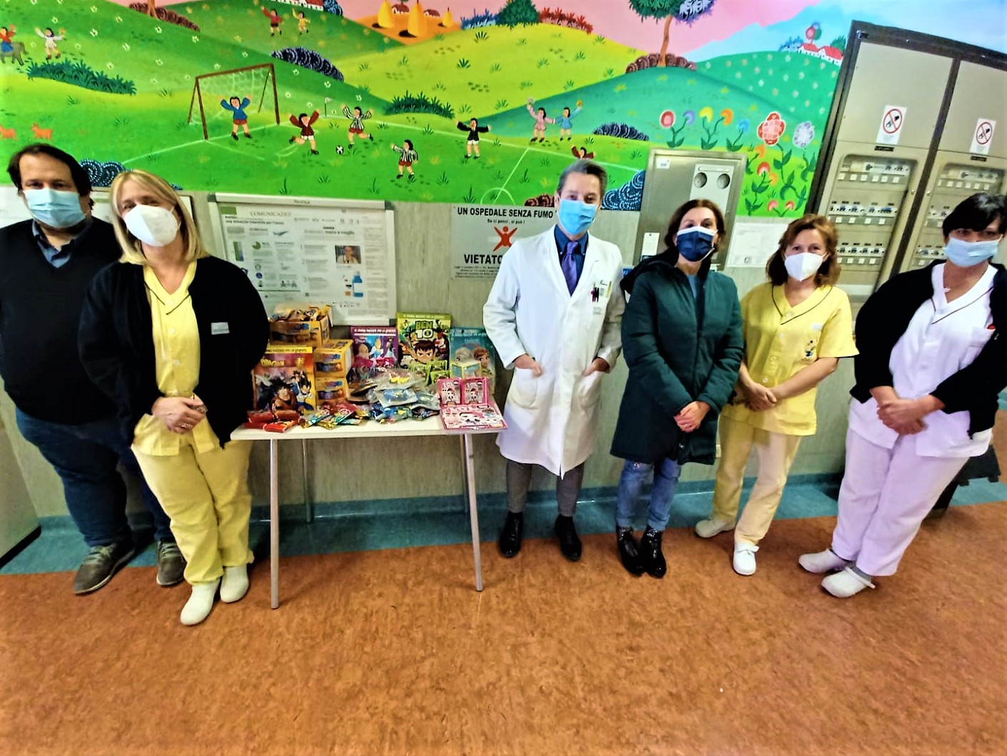 Albums, posters and items as gifts for the children of Cremona and Oleo Po Hospitals