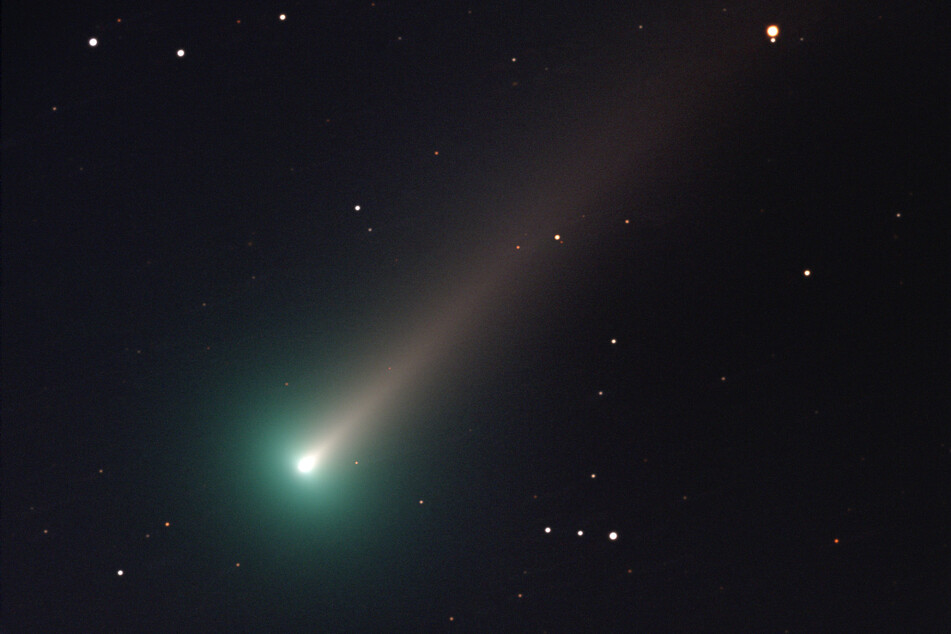 This is a picture of the comet "C / 2021 A 1 Leonard" It was taken using the new 60cm telescope at the Bayfordbury Observatory at the University of Hertfordshire.