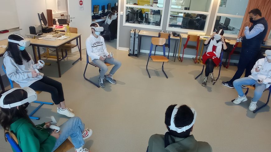 College students from Mayenne were able to immerse themselves in foreign cultures thanks to virtual reality