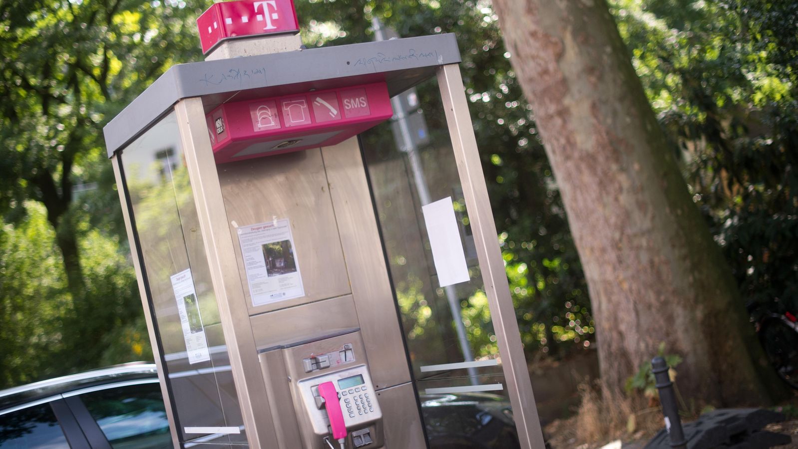 Demolition: the last phone booths Fichtach before the end