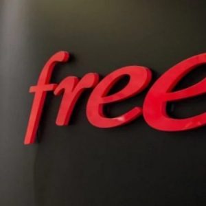 Free sends an email to mobile subscribers to offer a promotion on a smartphone