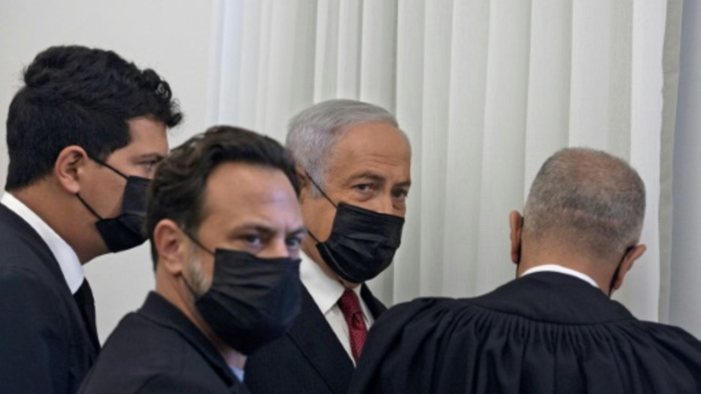 Investigator: Cell phone of key witness in Netanyahu trial was spied on