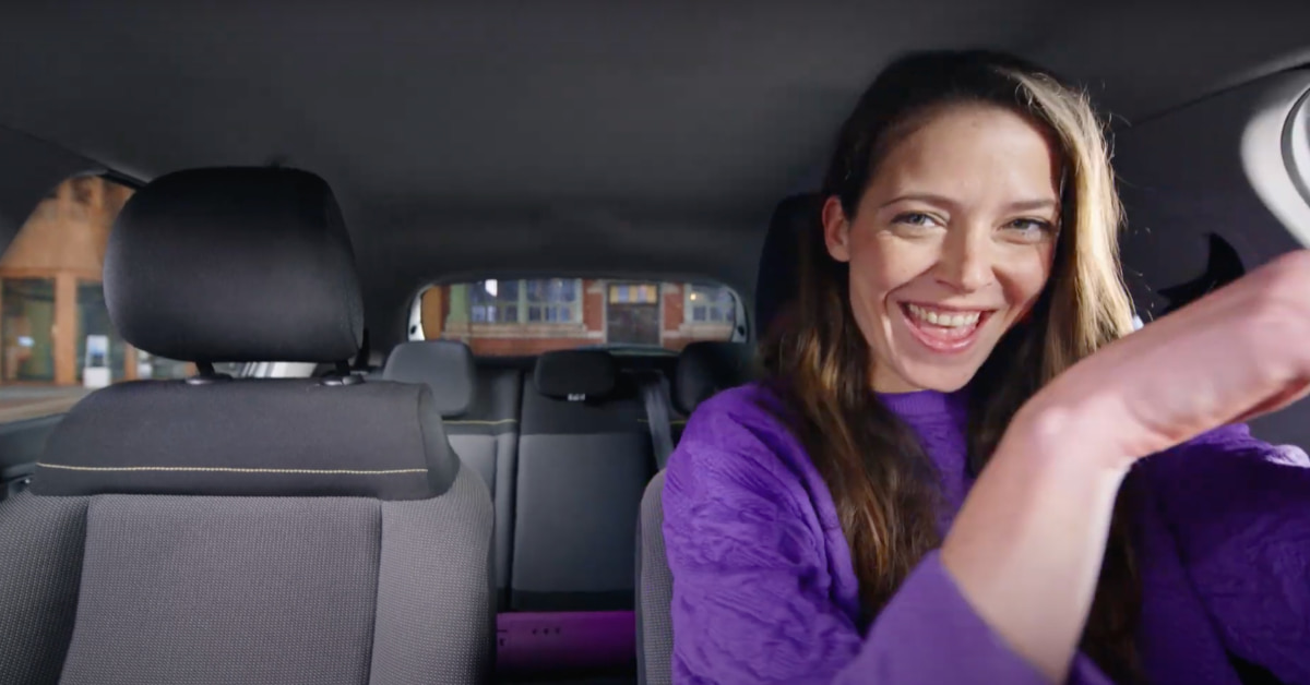 interior-car-woman-purple-jacket-apply-getaround