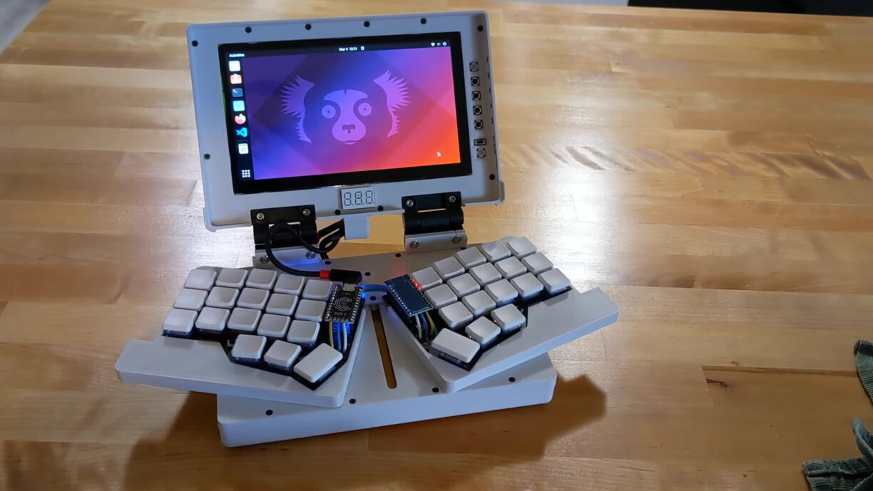 The Pi-based Chonky Palmtop is a laptop-like computer and foldable keyboard