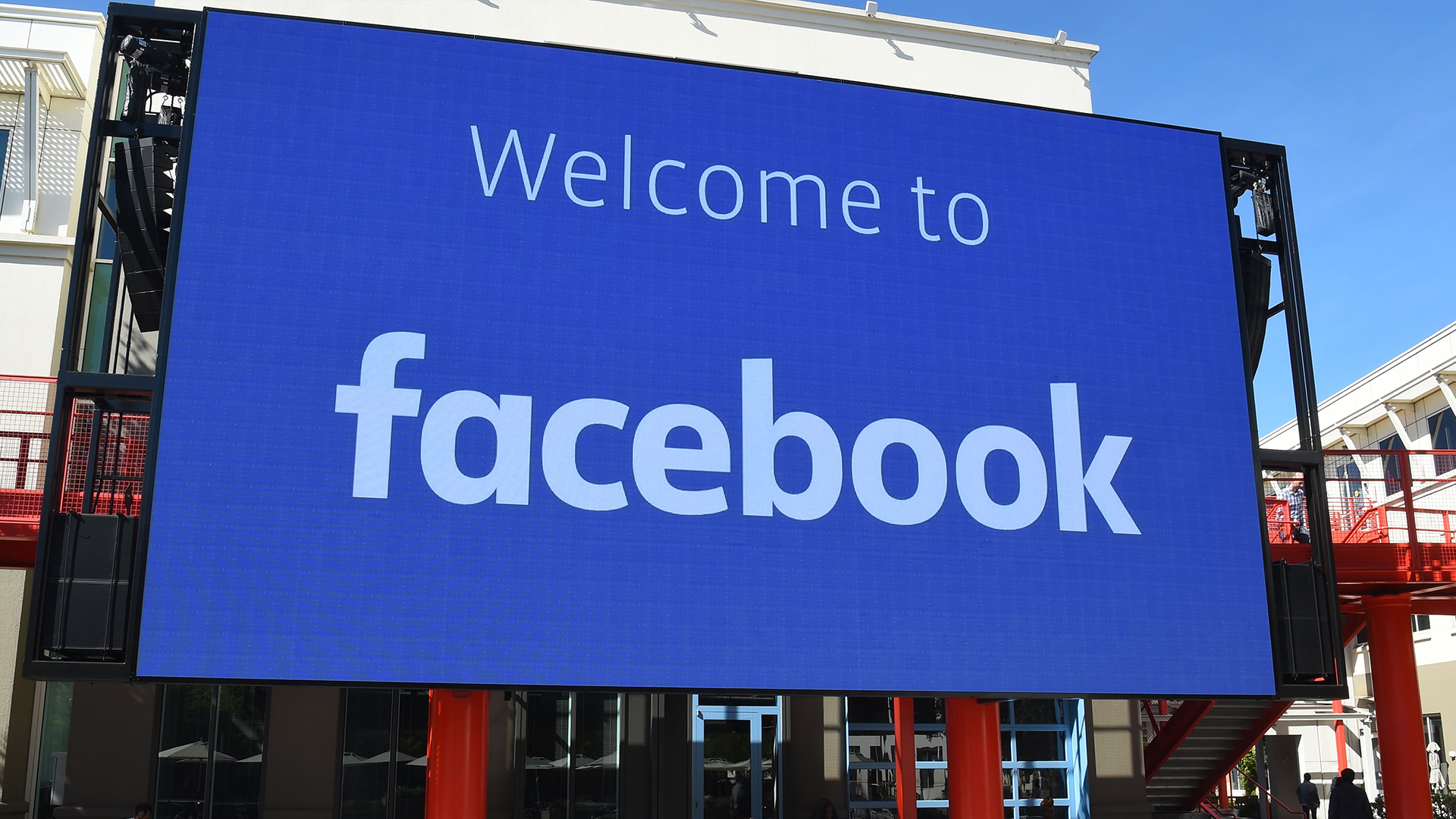 I’m a gadget expert – warn all Facebook users to enable a security breach today