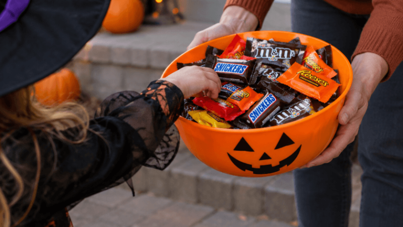 Halloween Candy Prices Rise as Americans Continue Spending Despite Inflation